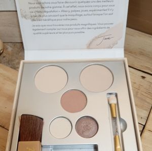 Jane iredale make-up kit.